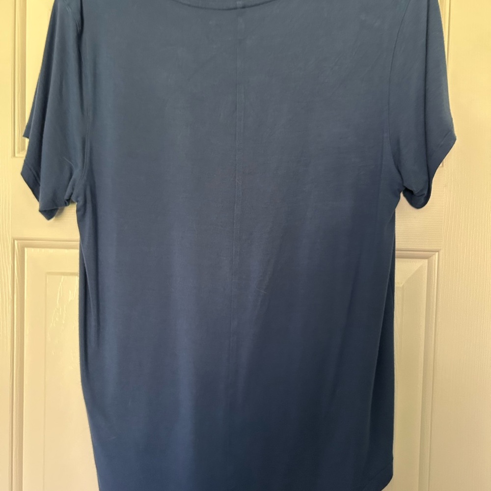 American Eagle Outfitters Navy V-Neck Pocket Tee - Picture 2 of 3